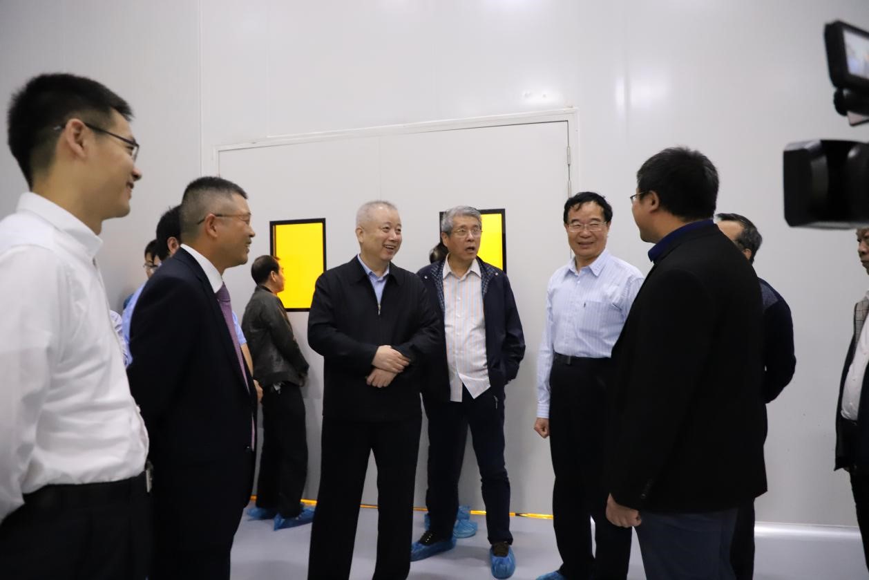 兩岸企業(yè)家峰會信息產(chǎn)業(yè)推介小組召集人、工信部原副部長劉利華一行蒞臨恒坤光刻膠工廠調(diào)研。